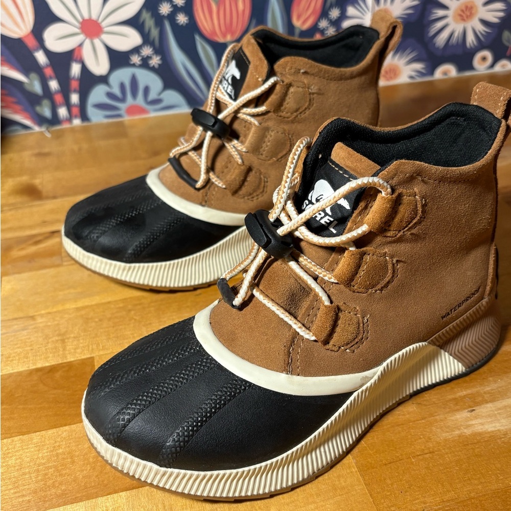 Sorel Youth Out N About IV Classic Waterproof Boot
Youth 3